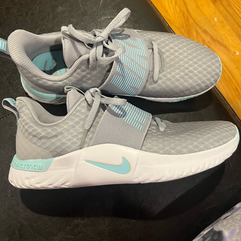 Nike women’s renew training sneakers gray and blue size 8 comfortable footbed